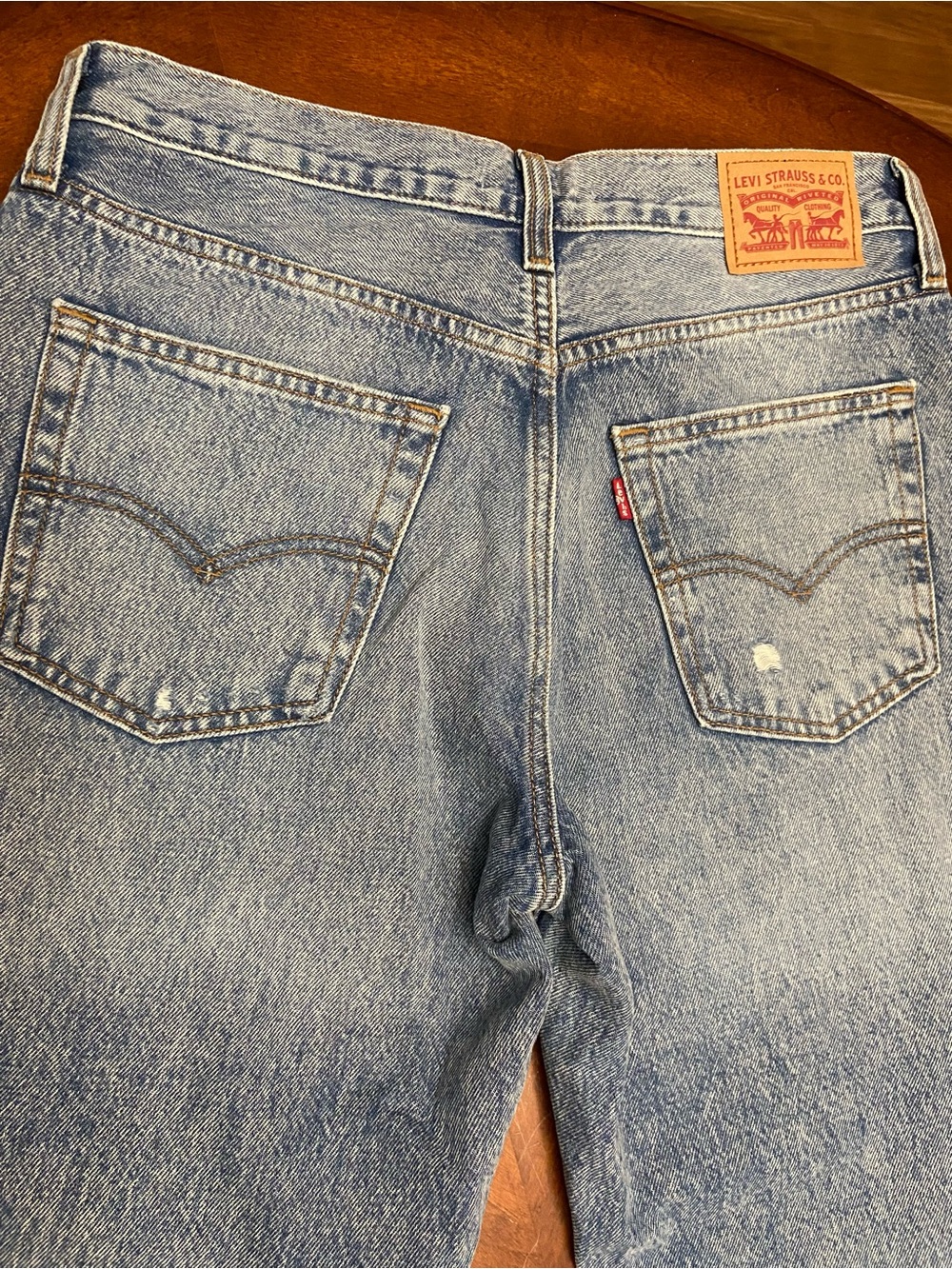 Levi's '94 ripped baggy jeans in a light blue denim wash. Size 29 - Picture 7 of 14